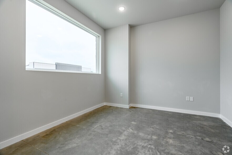 More Photos Of 4620 US 377 Hwy, Aubrey Unknown For Lease