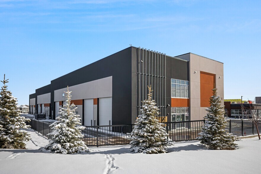 More Photos Of 270 Nolanridge Cres, Calgary Storefront Retail Office For Lease