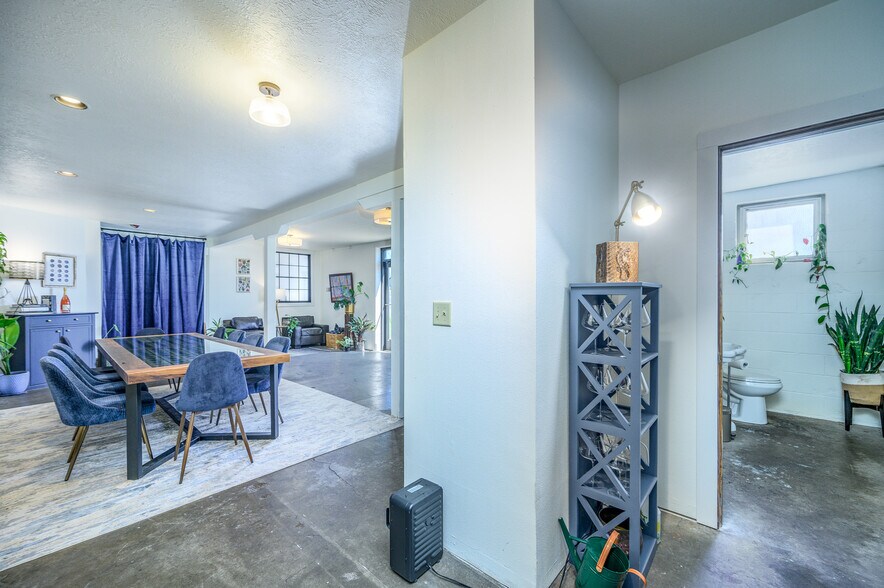 More Photos Of 475 NE 17th St, McMinnville Storefront For Sale