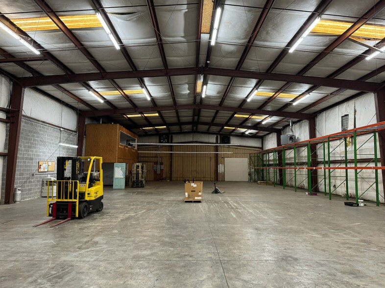 More Photos Of 1950 Collins Blvd, Austell Service For Lease