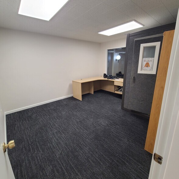 More Photos Of 12724 SE Stark St, Portland Medical For Sale