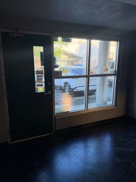 More Photos Of 4329 W Pensacola St, Tallahassee Warehouse For Lease