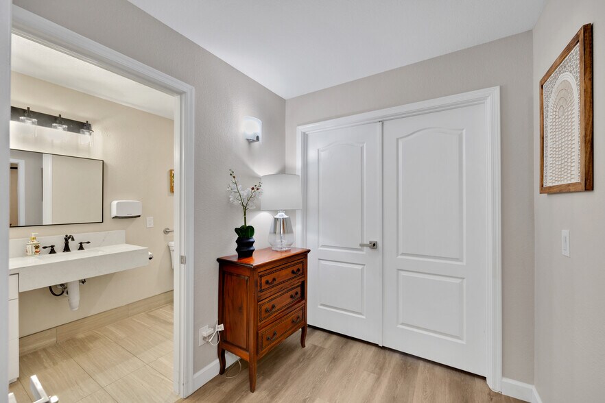 More Photos Of 6000 W Assisted Living Dr, Glendale Assisted Living For Sale