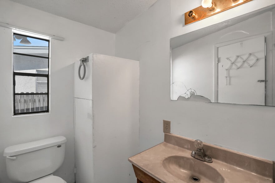 More Photos Of 6406 Merrill Rd, Jacksonville Office For Sale