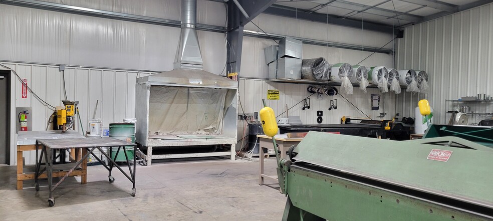 More Photos Of 4882 English Towne Dr, Memphis Warehouse For Lease