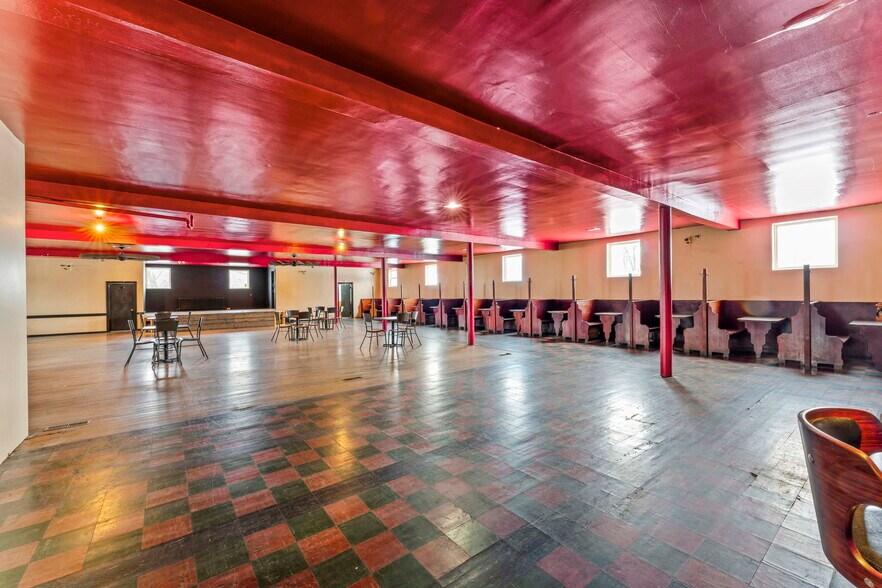 More Photos Of 105 Holbert Stretch, Dilliner Bar For Sale