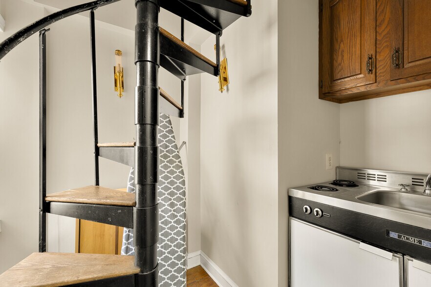 More Photos Of 228 E Capitol St NE, Washington Apartments For Sale