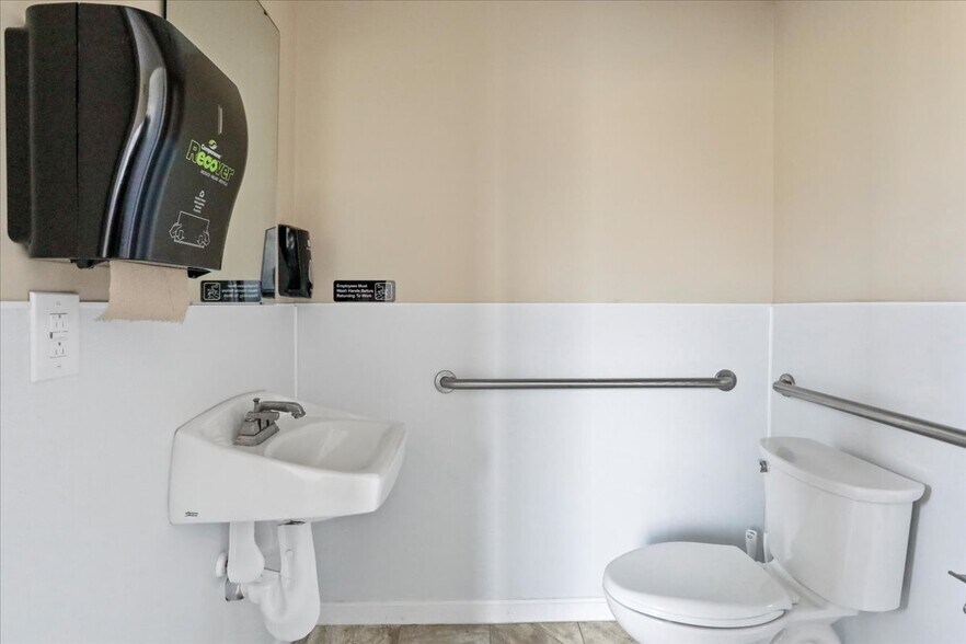 More Photos Of 12621 National Pike, Clear Spring Restaurant For Sale