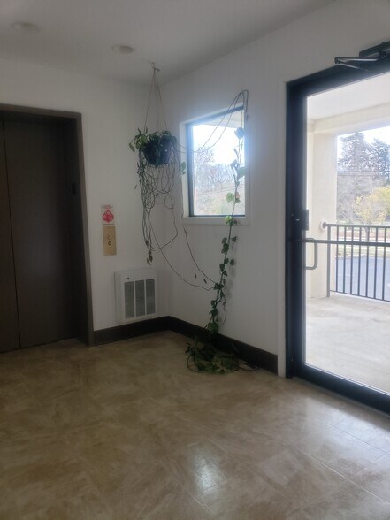 More Photos Of 21945 Three Notch Rd, Lexington Park Office For Lease