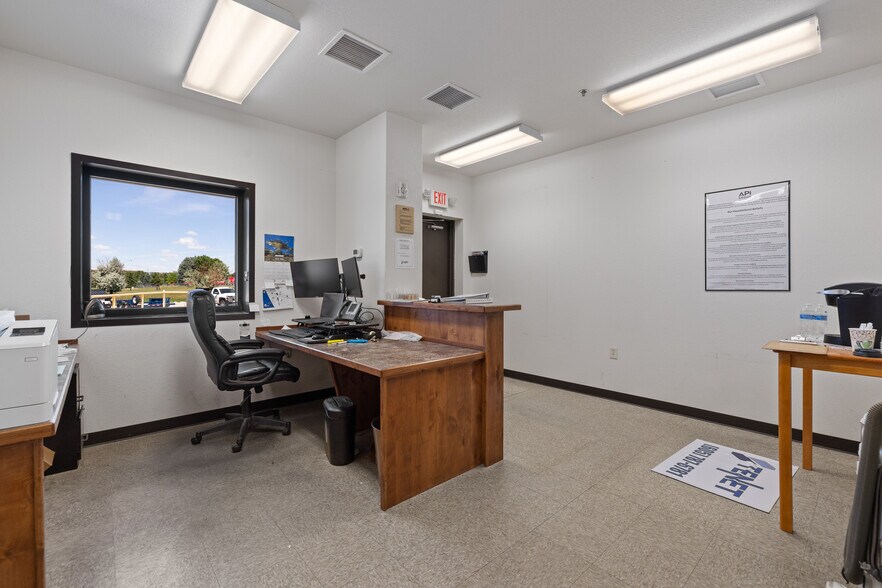 More Photos Of 2319 N Plaza Dr, Rapid City Warehouse For Lease