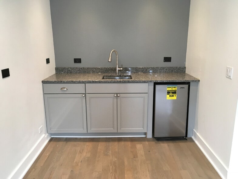 More Photos Of 47 S Washington St, Hinsdale Storefront Retail Office For Lease
