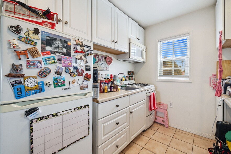 More Photos Of 1674 S Via Salida, Palm Springs Apartments For Sale