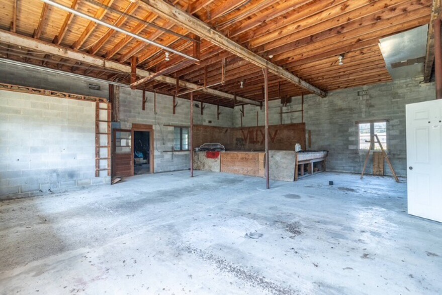 More Photos Of 13807 Rankin Ave, Dunlap Industrial For Sale