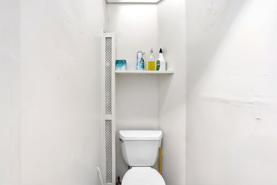 More Photos Of 1157 Pleasantville Rd, Briarcliff Manor Storefront For Sale