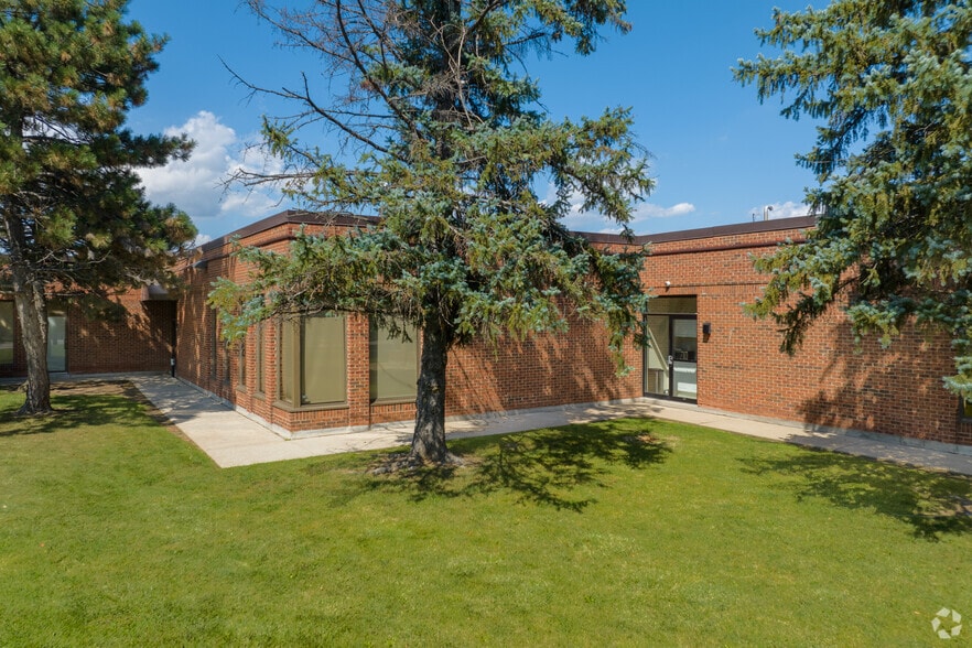 More Photos Of 83 Galaxy Blvd, Toronto Warehouse For Lease