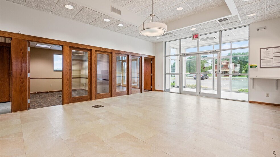 More Photos Of 2810 Maysville Pike, Zanesville Bank For Sale