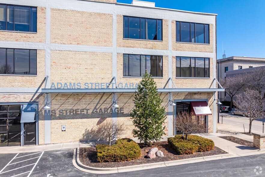 More Photos Of 118 S Adams St, Green Bay Coworking Space