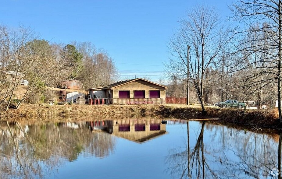 More Photos Of 82 Saddleridge Rd, Bassett Restaurant For Lease