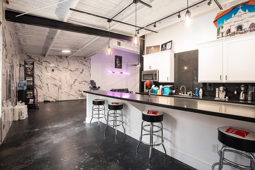 More Photos Of 6933 Olson Ln, Pasadena Service For Sale