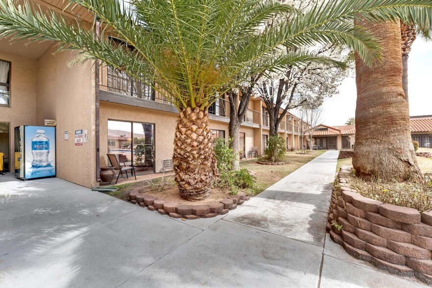 More Photos Of 1450 S Auto Mall Dr, St George Hotel For Sale