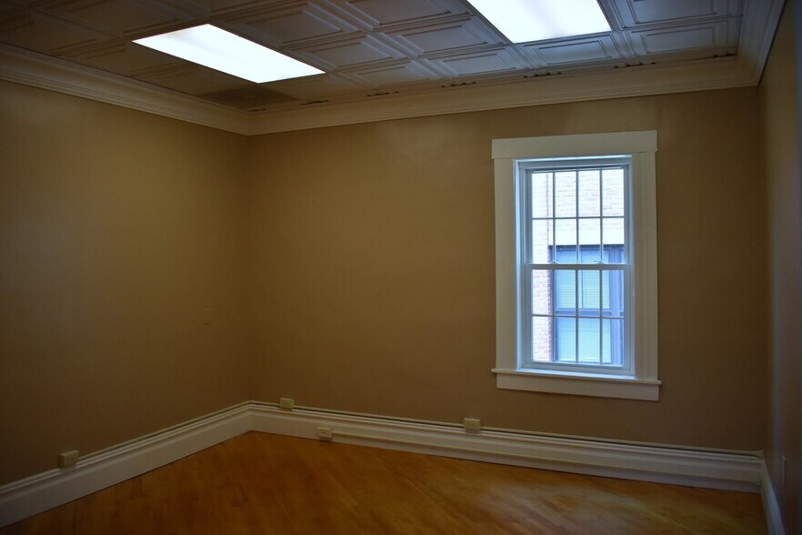 More Photos Of 270 Pleasant St, Northampton Office For Sale