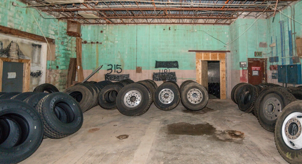 More Photos Of 2001 Windsor Ave, Baltimore Warehouse For Lease