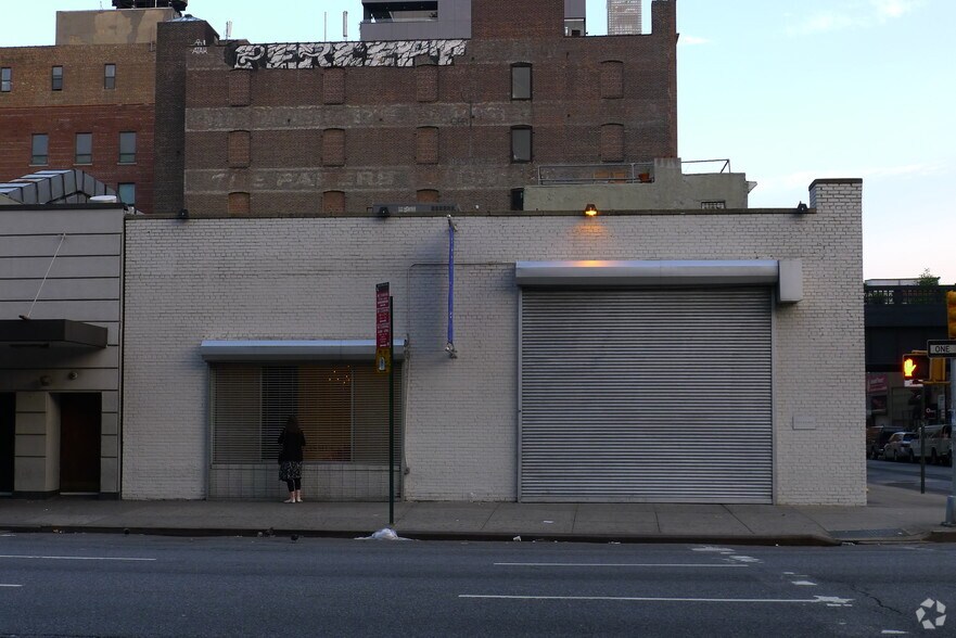 More Photos Of 293 Tenth Ave, New York Storefront For Lease