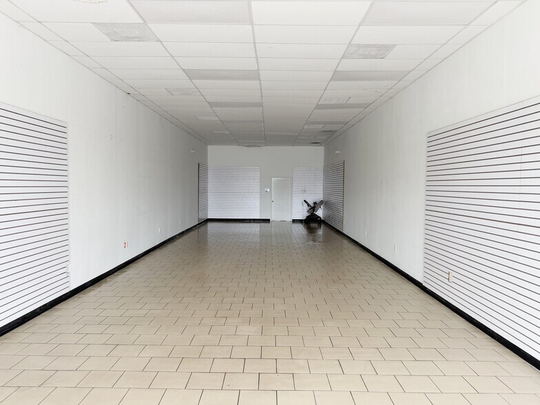 More Photos Of 3330 Hillcroft Ave, Houston Unknown For Lease
