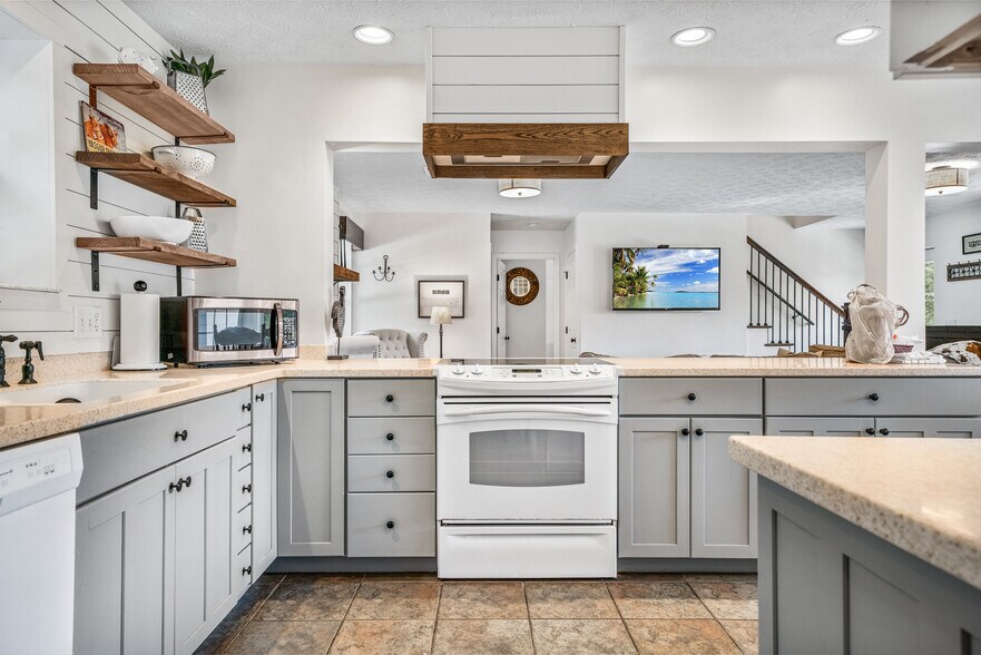 More Photos Of 1249 Gulf Rd, Spencer Golf Course Driving Range For Sale