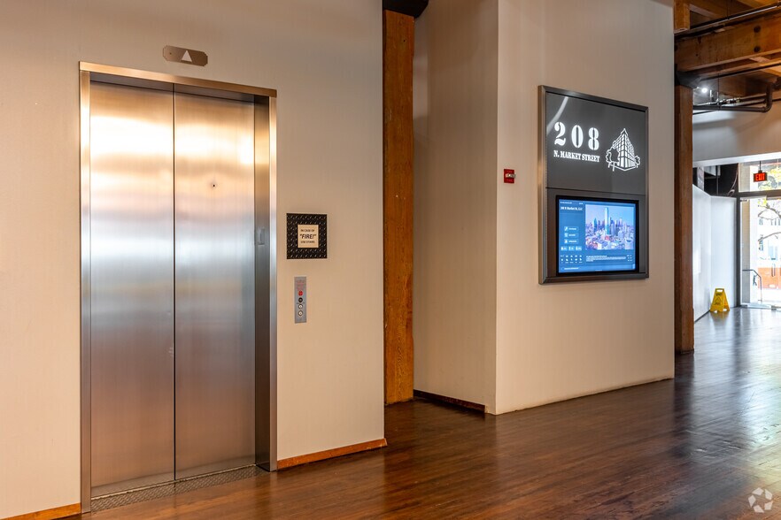 More Photos Of 208 N Market St, Dallas Office For Lease
