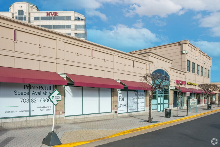 More Photos Of 11648-11694 Plaza America Dr, Reston Storefront For Lease