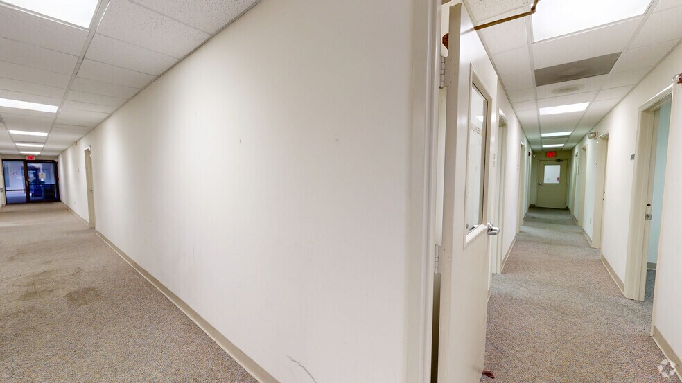 More Photos Of 730 NE Waldo Rd, Gainesville Office For Sale