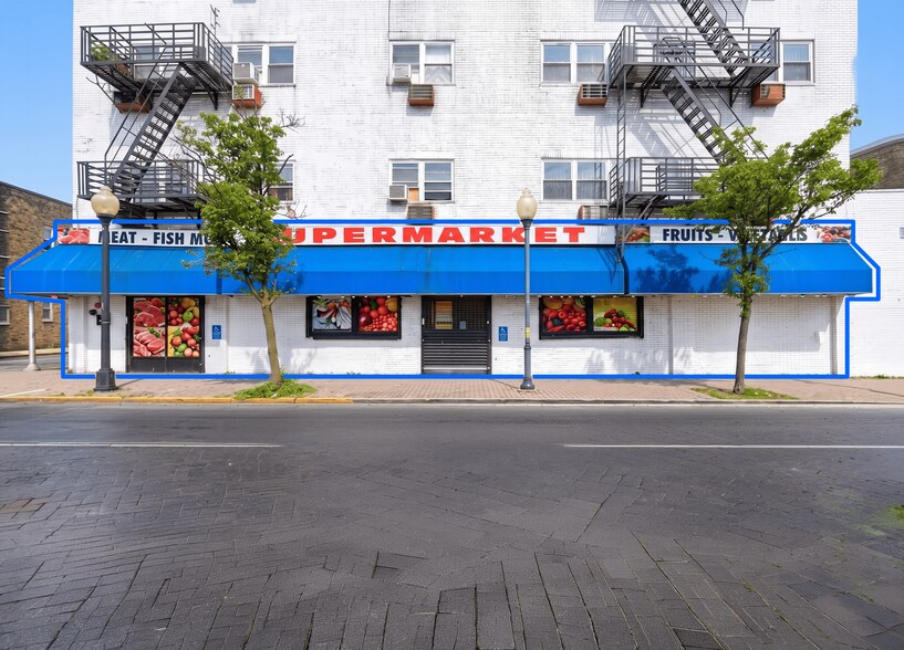 Primary Photo Of 325 Henry St, Orange Apartments For Lease