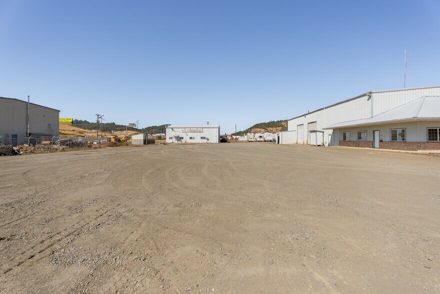 More Photos Of 180 Weyerhaeuser Dr N, Roseburg Warehouse For Sale