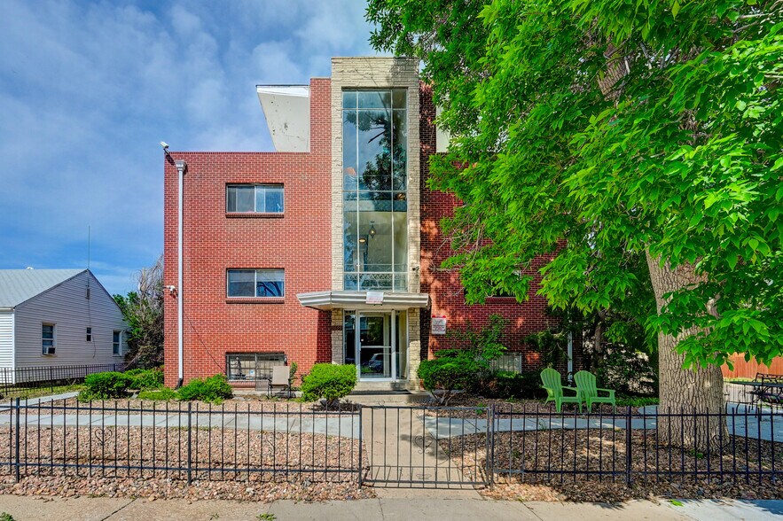 More Photos Of 1695 Clinton St, Aurora Apartments For Sale