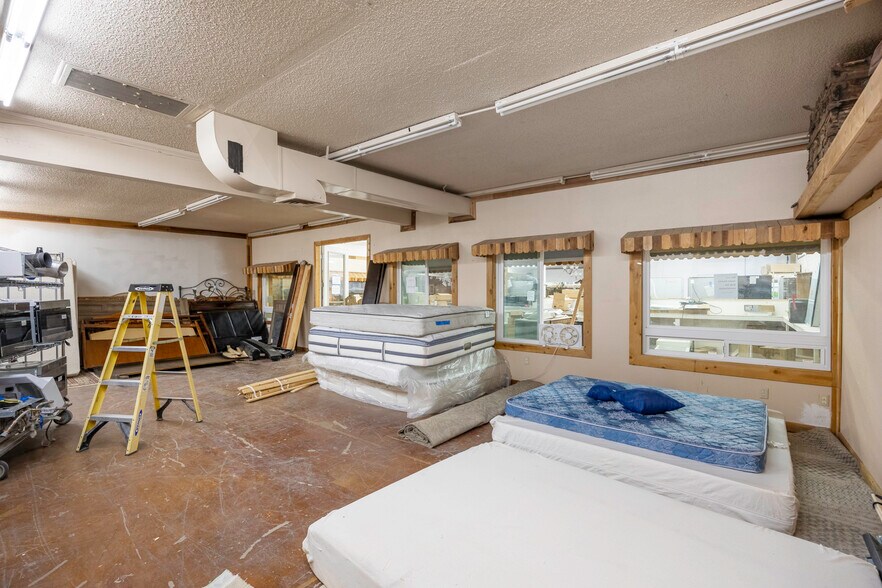 More Photos Of 655 W Cottonwood Ln, Casa Grande Showroom For Sale