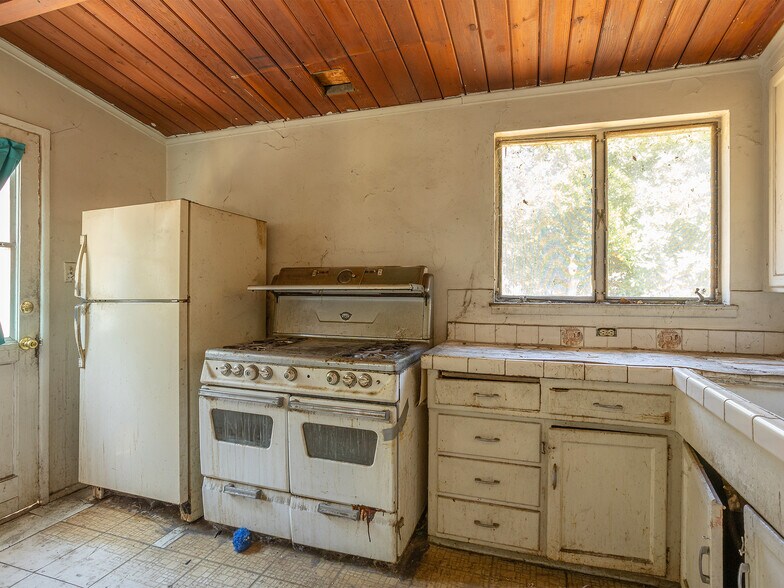 More Photos Of 14301 Roscoe Blvd, Panorama City Land For Sale