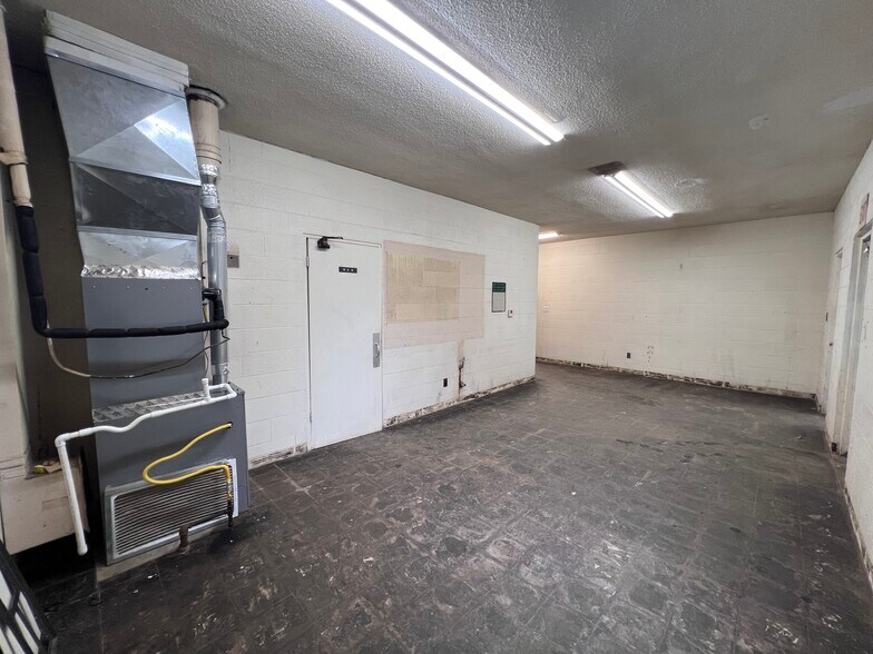 More Photos Of 211 W Walnut Ave, McKenzie General Retail For Sale