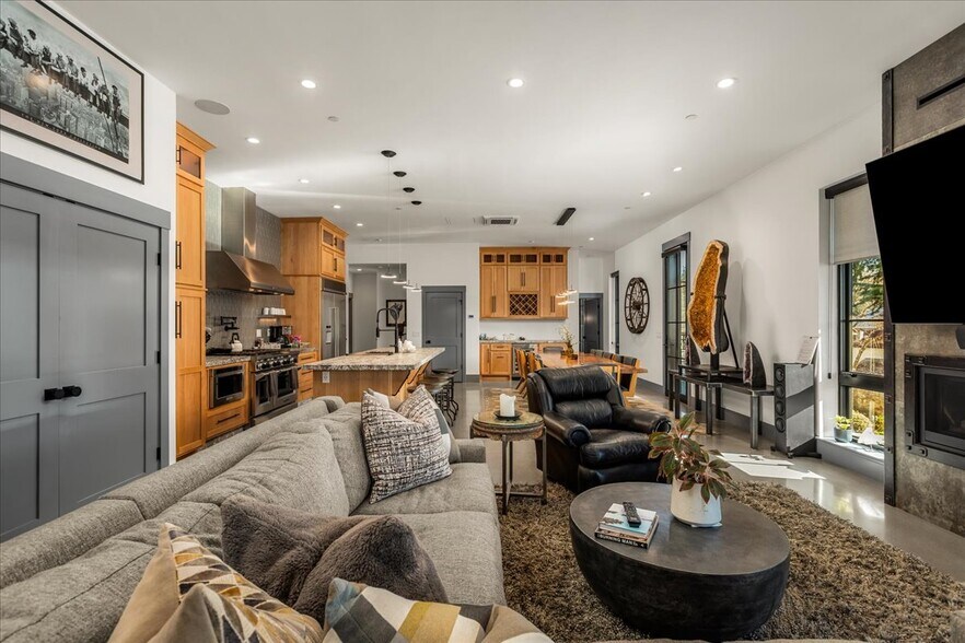 More Photos Of 224 Church St, Nevada City Office For Sale