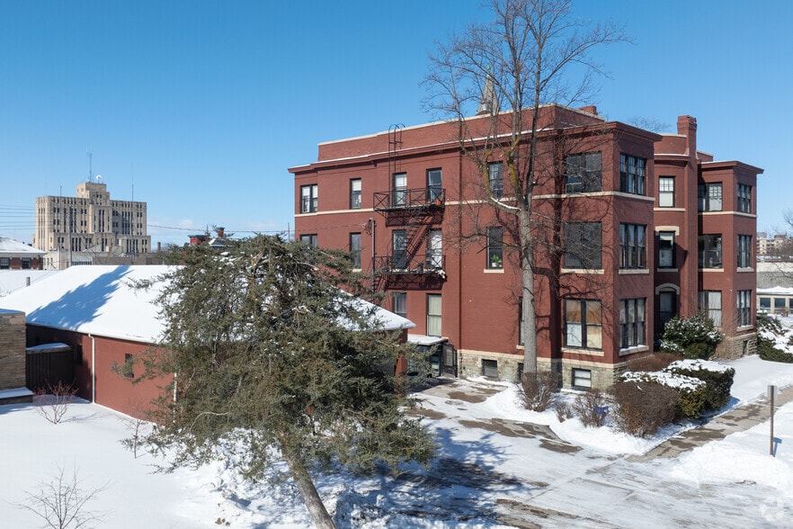More Photos Of 814 Center Ave, Bay City Apartments For Sale