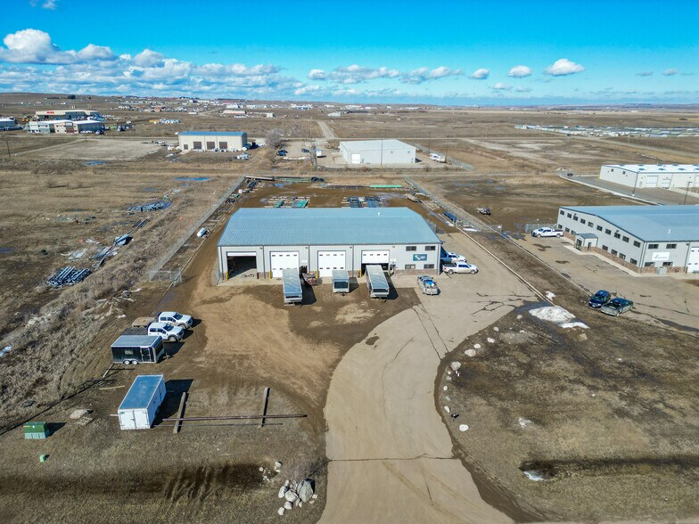 More Photos Of 509 Well St, Williston Warehouse For Lease