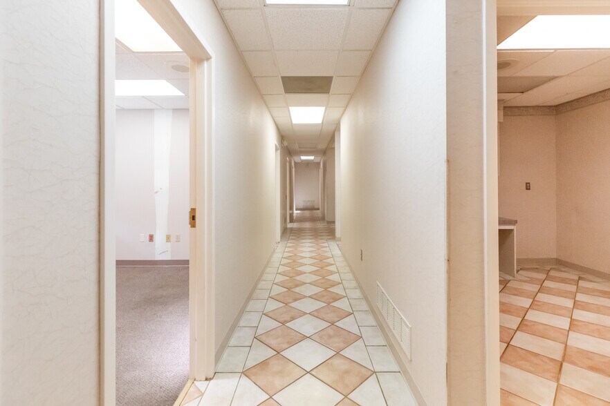 More Photos Of 640 S Walker St, Bloomington Medical For Sale