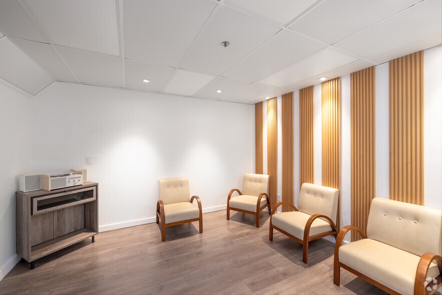 More Photos Of 25 SE 2nd Ave, Miami Office For Lease