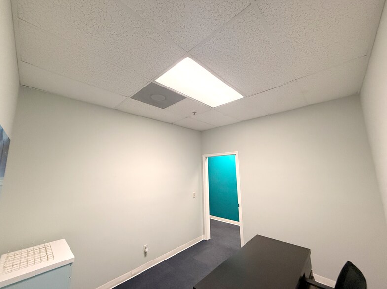 More Photos Of 6027-6127 SE Federal Hwy, Stuart Freestanding For Lease