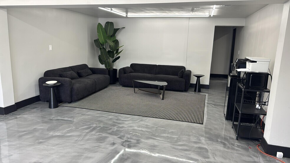 More Photos Of 36 XX NW 76 Ave, Miami General Retail For Lease