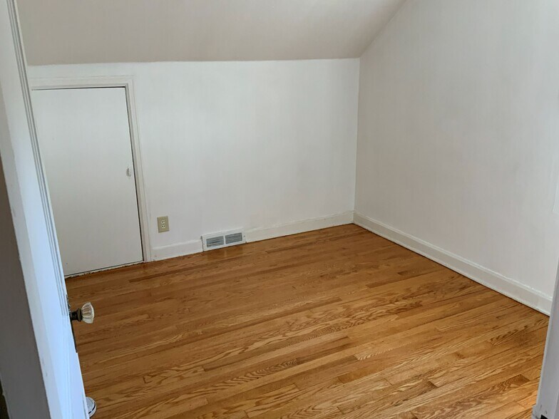 More Photos Of 30 Cecil St NE, Navarre Office Residential For Sale