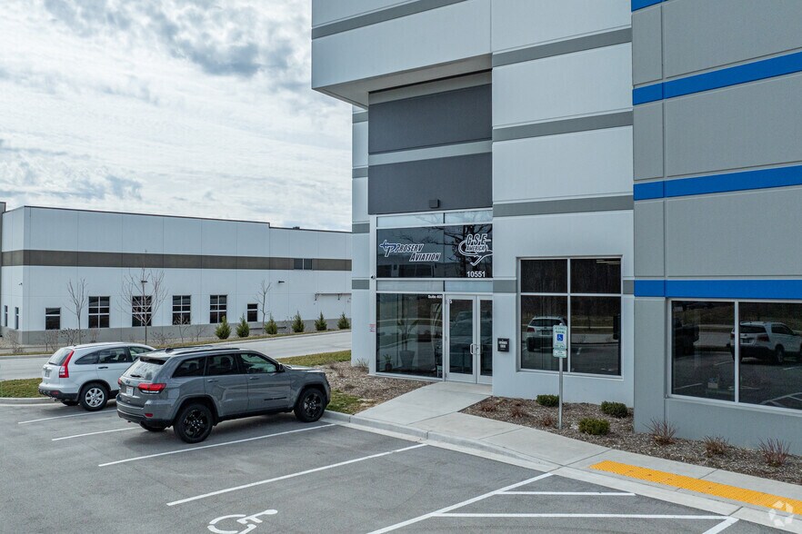 More Photos Of 10551 S Oakview Parkway, Oak Creek Warehouse For Lease