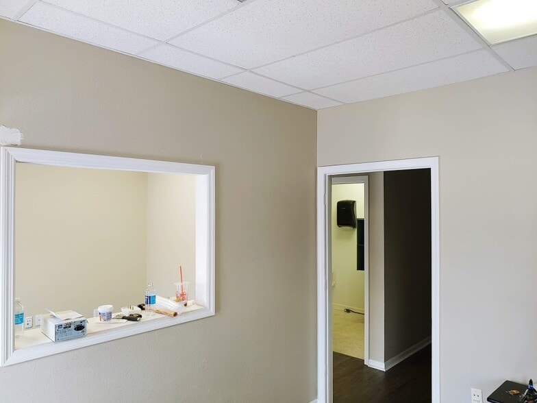 More Photos Of 8909 Regents Park Dr, Tampa Office Residential For Lease