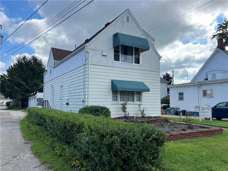 Primary Photo Of 180 Washington St, Conneaut Office For Sale