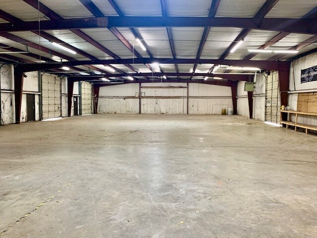 More Photos Of 1002 W Cotton St, Longview Warehouse For Lease